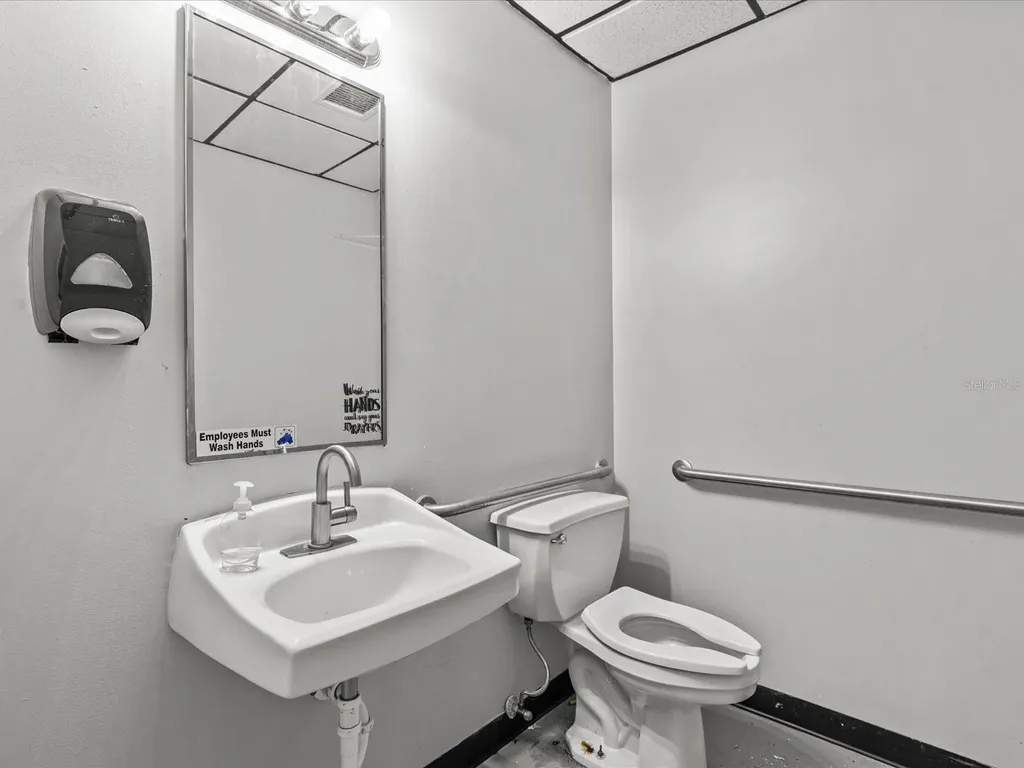 61 W Central Avenue Lake Wales FL 33853