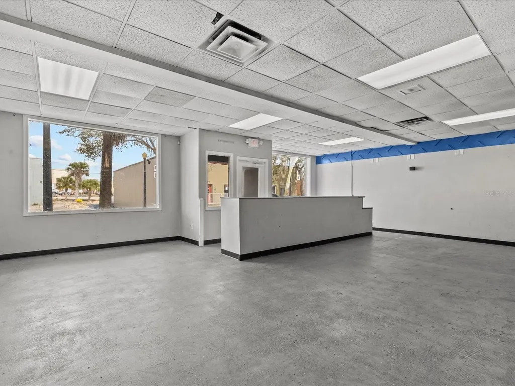 61 W Central Avenue Lake Wales FL 33853