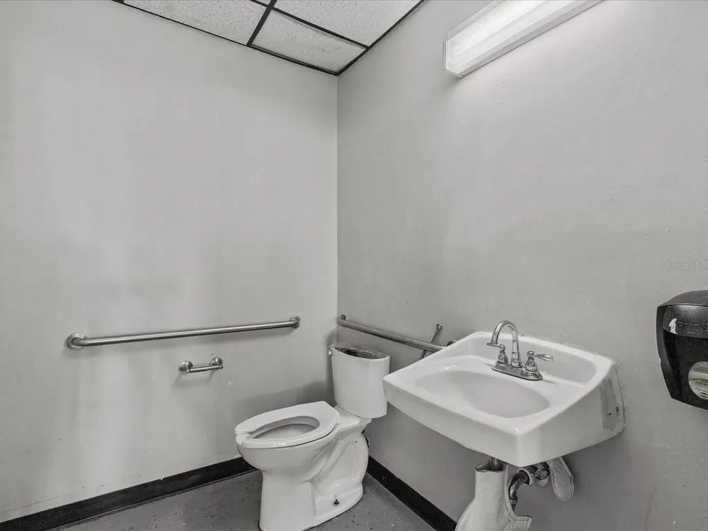 61 W Central Avenue Lake Wales FL 33853