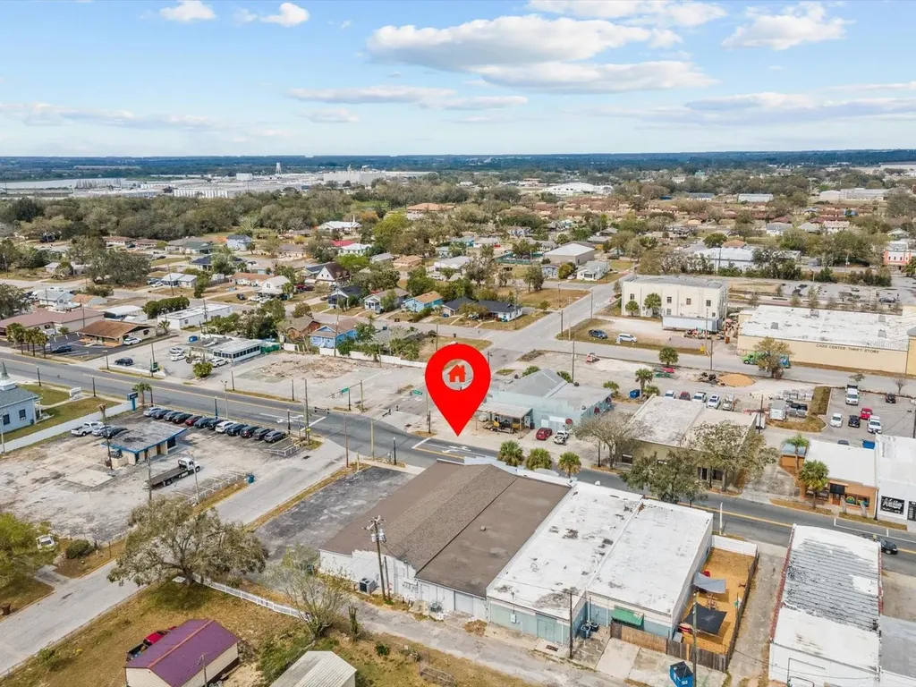 61 W Central Avenue Lake Wales FL 33853