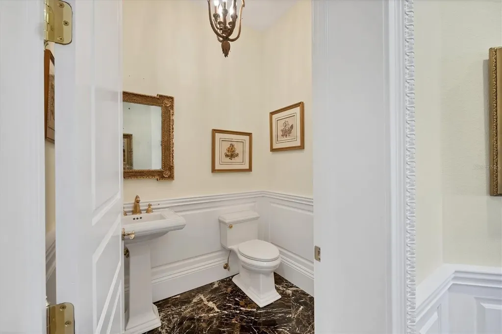 1137 N Lake Shore Drive Sarasota FL 34231