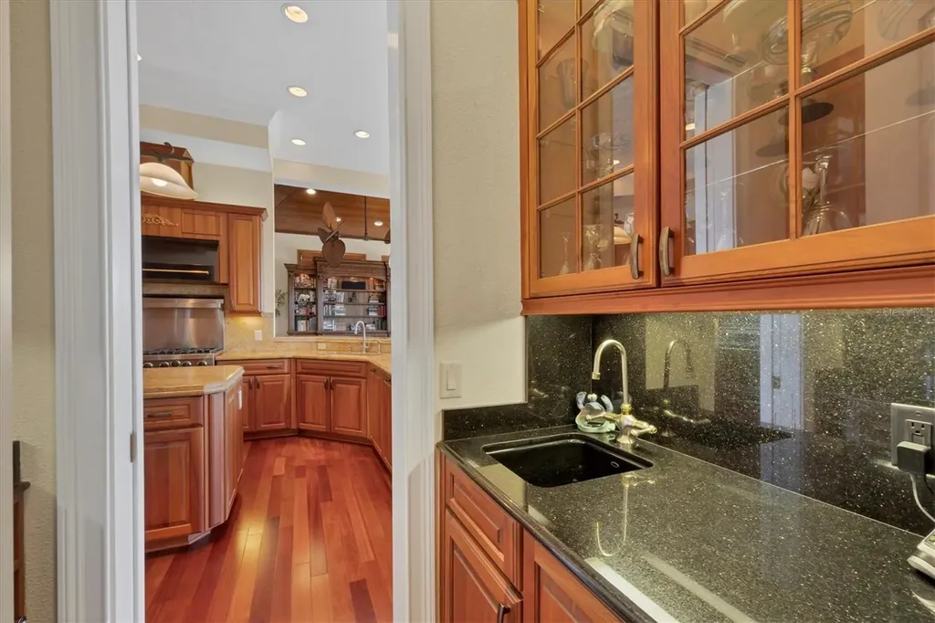 1137 N Lake Shore Drive Sarasota FL 34231