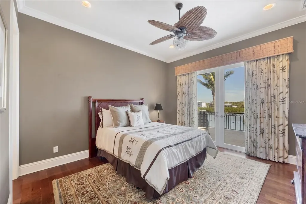 1137 N Lake Shore Drive Sarasota FL 34231