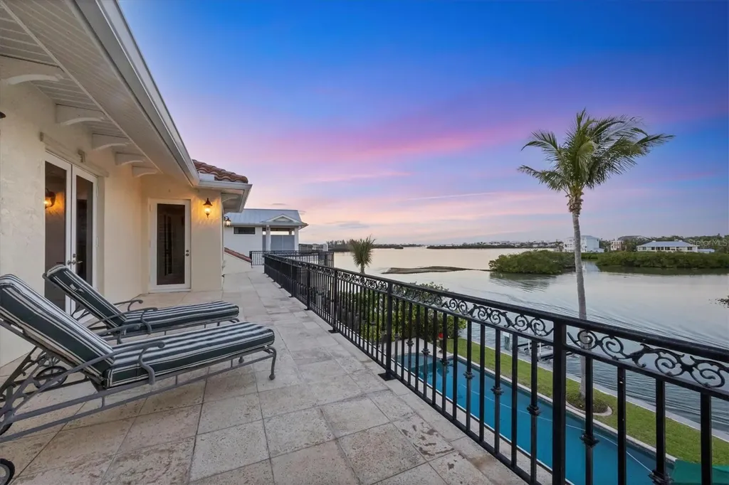 1137 N Lake Shore Drive Sarasota FL 34231