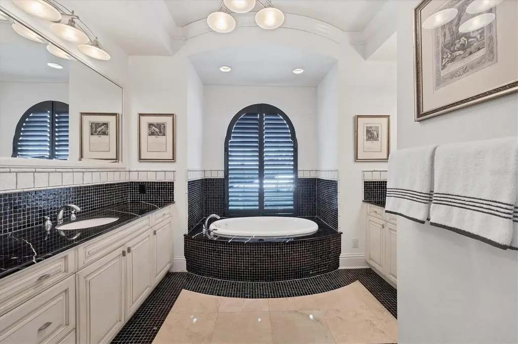 1137 N Lake Shore Drive Sarasota FL 34231