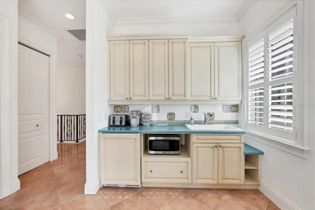 1137 N Lake Shore Drive Sarasota FL 34231
