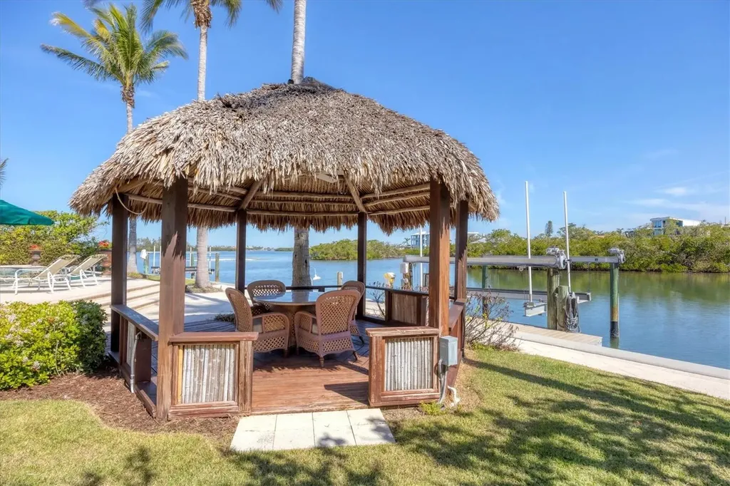 1137 N Lake Shore Drive Sarasota FL 34231