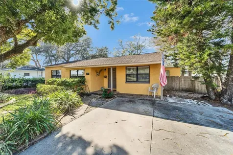 10226 N Oakleaf Avenue Tampa FL 33612