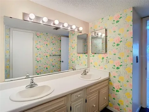 6323 Newtown Circle Tampa FL 33615