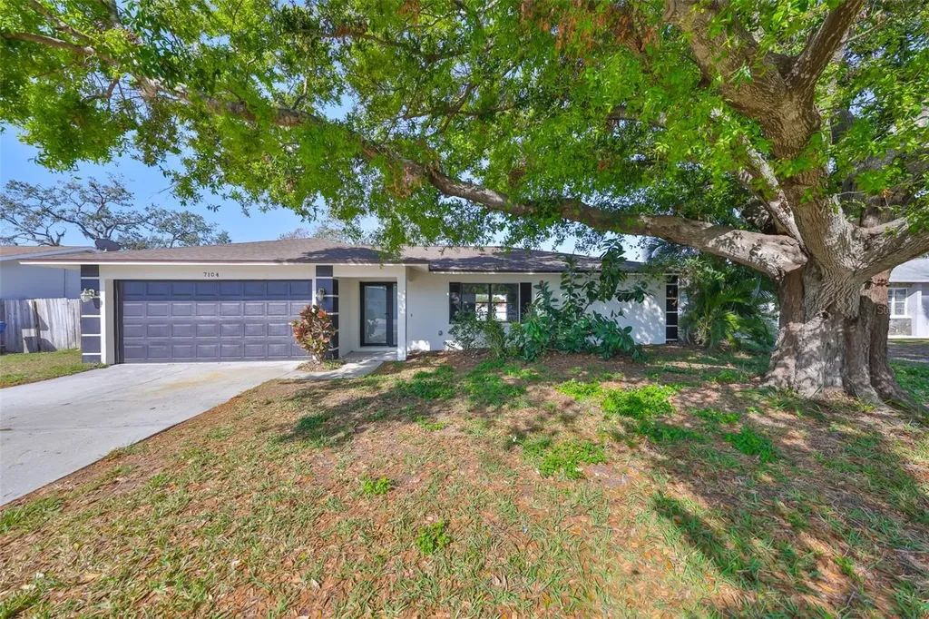 7104 13th Street E Sarasota FL 34243