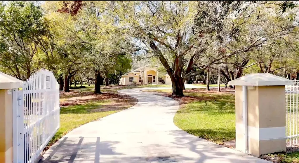 5140 N Apopka Vineland Road Orlando FL 32818