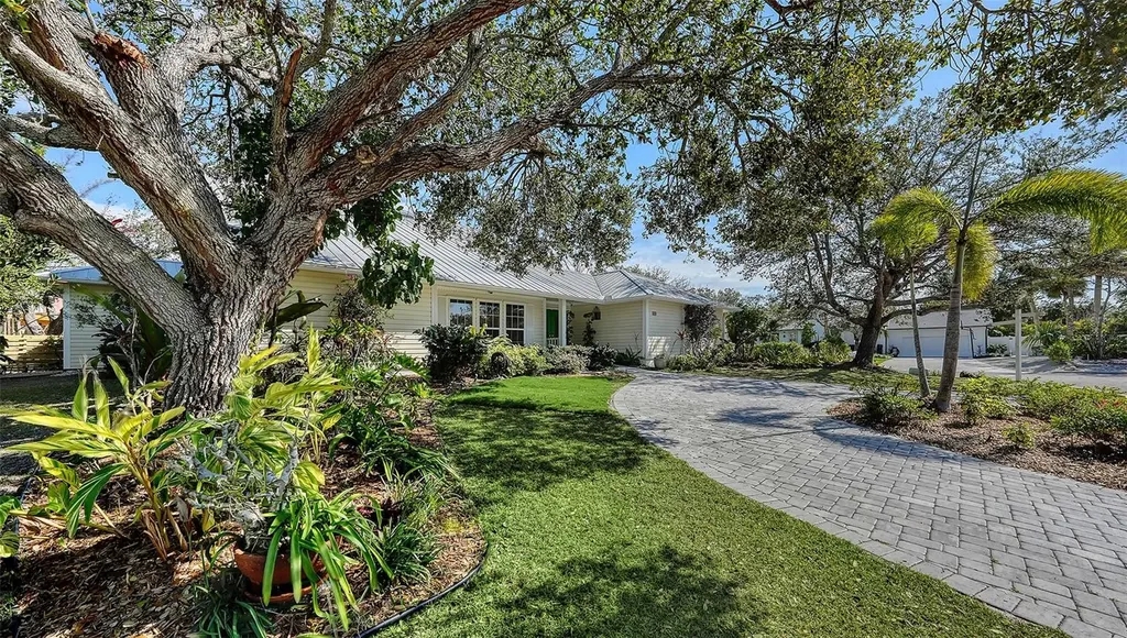 614 Tropical Circle Sarasota FL 34242