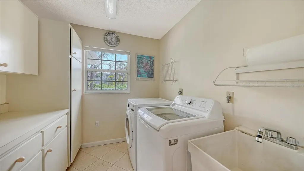 614 Tropical Circle Sarasota FL 34242