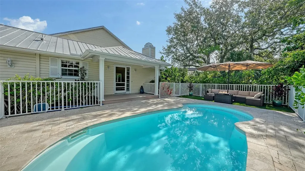 614 Tropical Circle Sarasota FL 34242