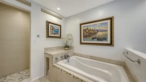 614 Tropical Circle Sarasota FL 34242