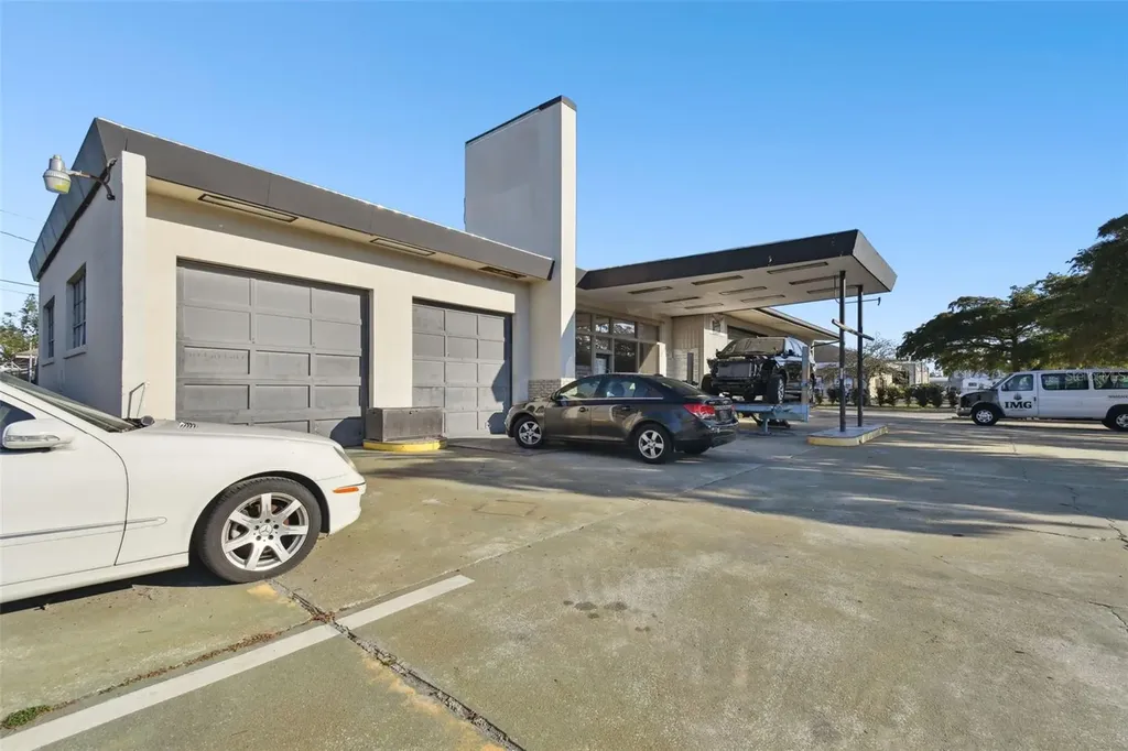 2011 9th Street W Bradenton FL 34205