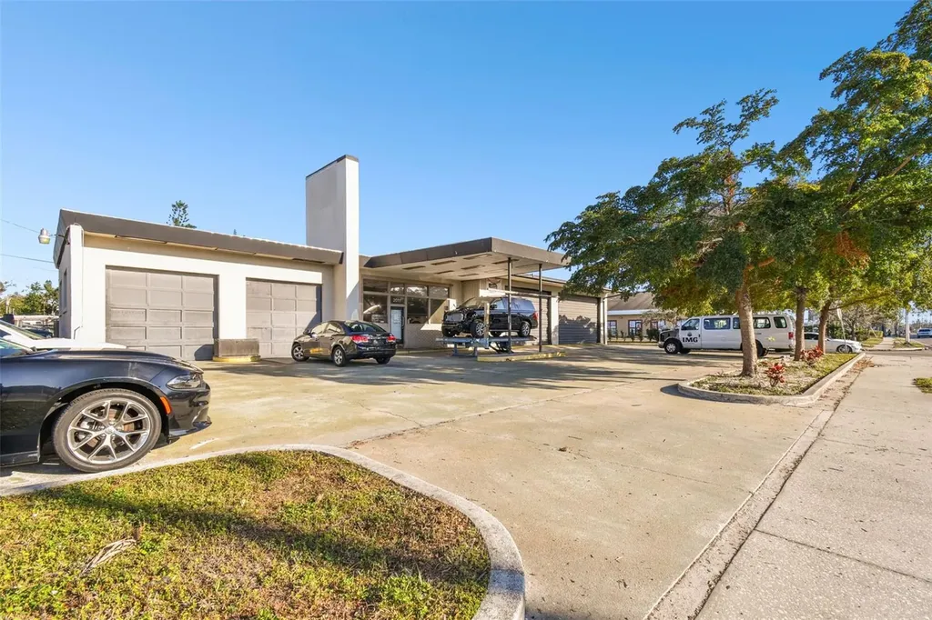 2011 9th Street W Bradenton FL 34205