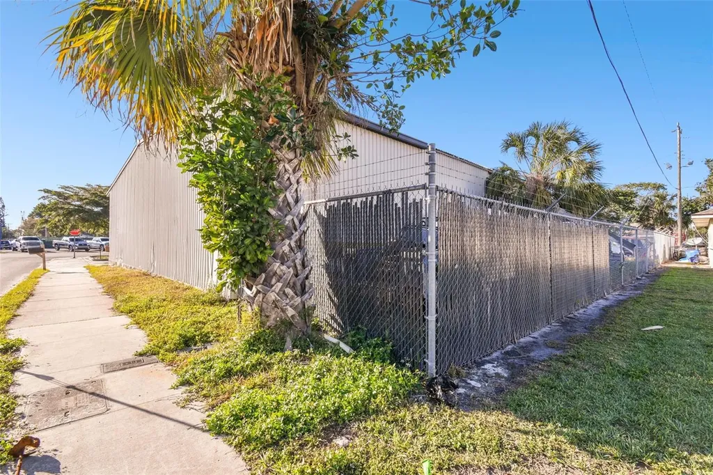 2011 9th Street W Bradenton FL 34205