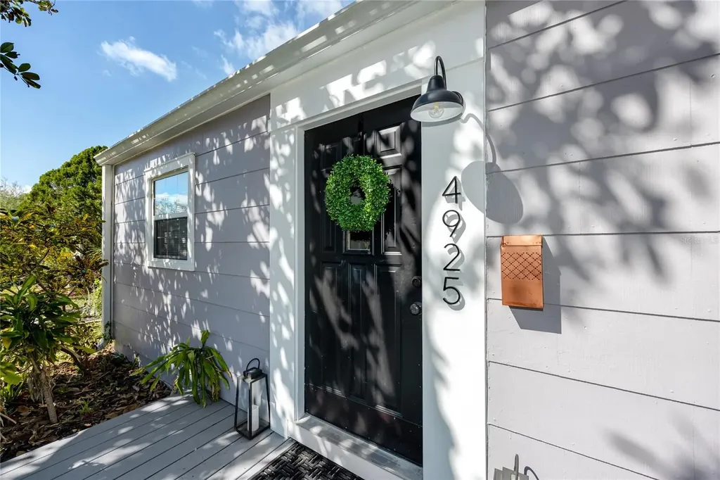 4925 16th Avenue N St Petersburg FL 33710