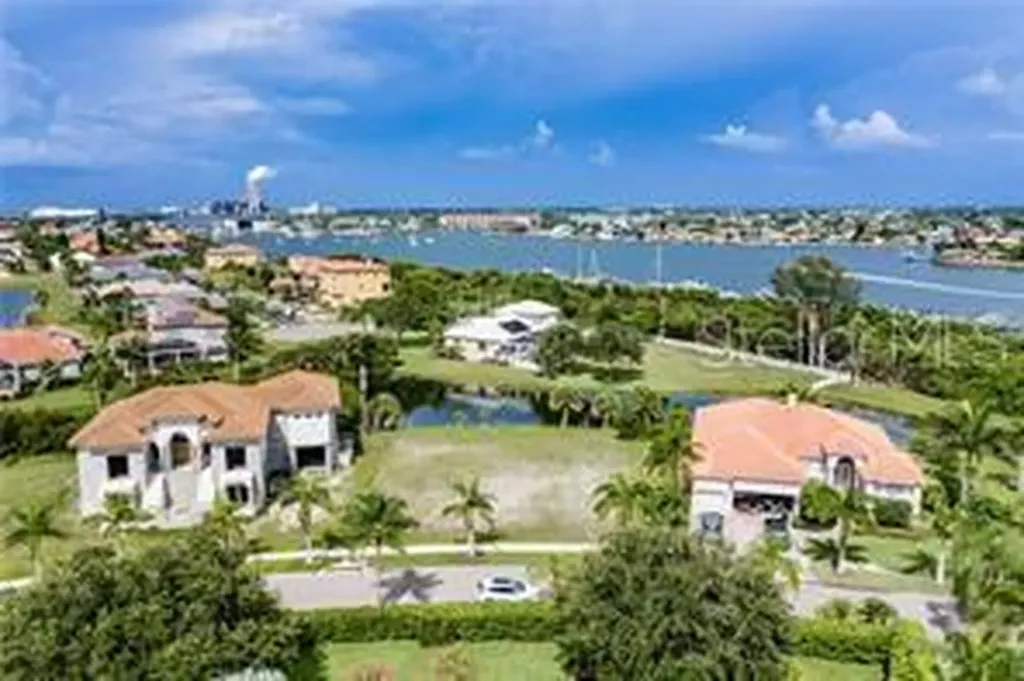 1327 Jumana Loop Apollo Beach FL 33572