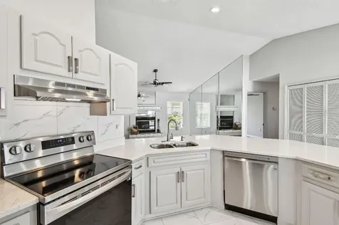 915 Brittany Park Boulevard Tarpon Springs FL 34689