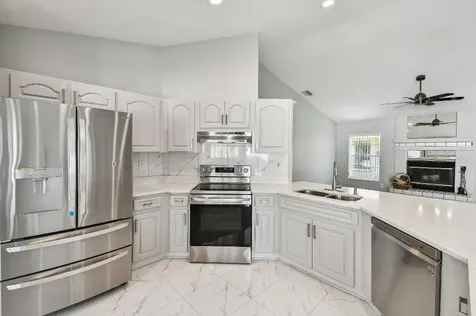 915 Brittany Park Boulevard Tarpon Springs FL 34689