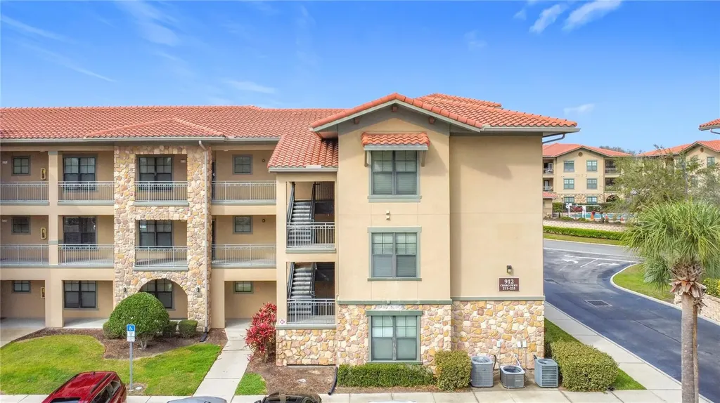 912 Charo Parkway Davenport FL 33897