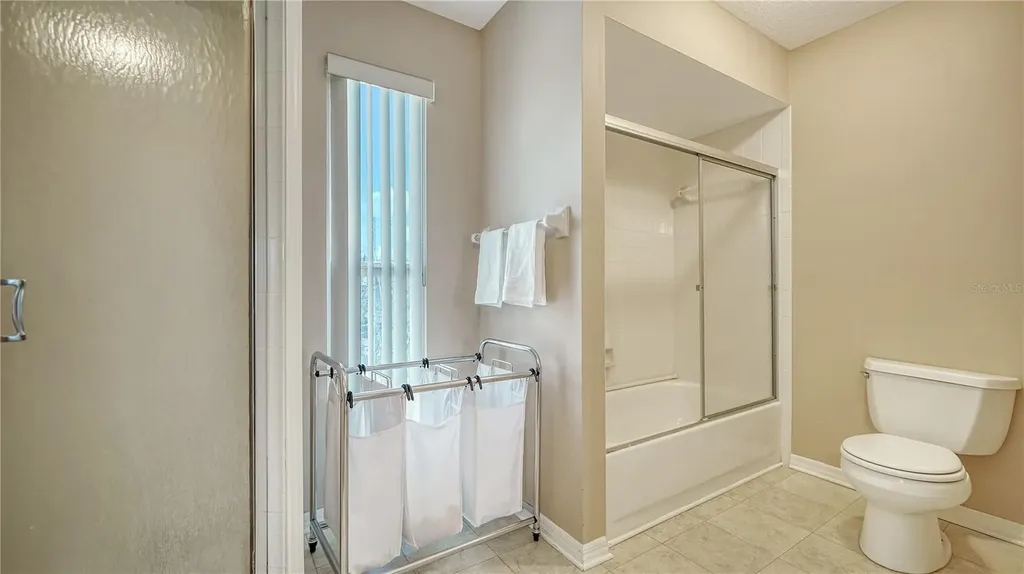 462 Island Circle Sarasota FL 34242