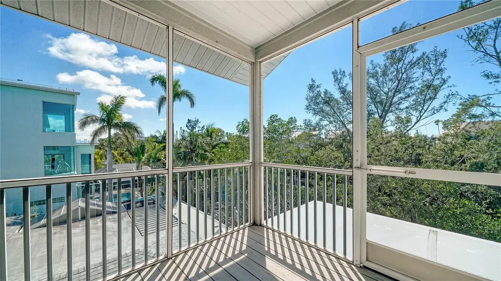 462 Island Circle Sarasota FL 34242
