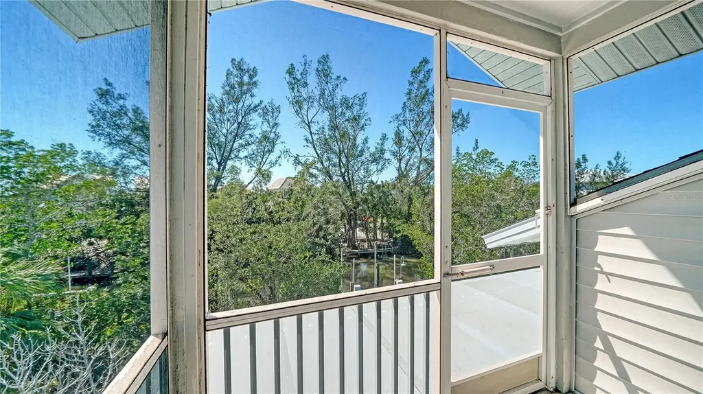 462 Island Circle Sarasota FL 34242