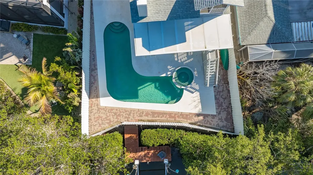 462 Island Circle Sarasota FL 34242