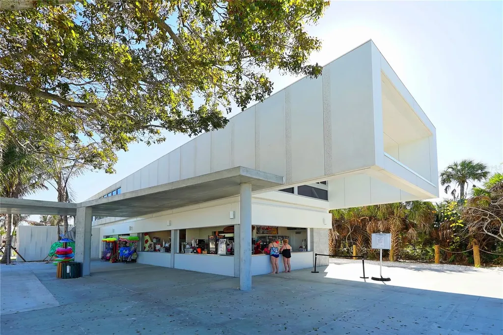 462 Island Circle Sarasota FL 34242