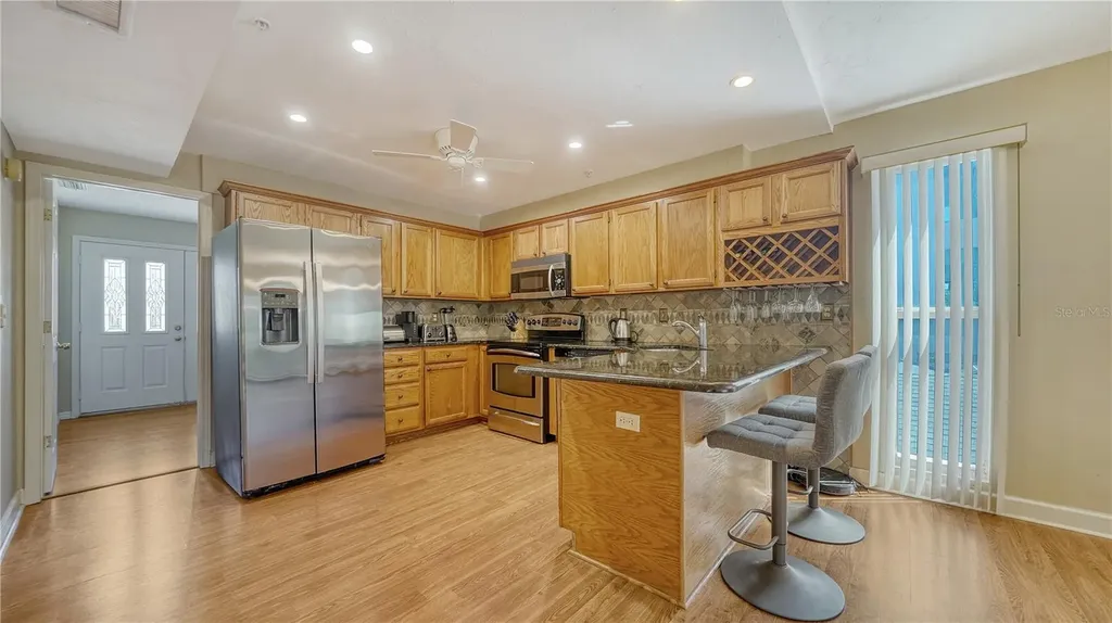 462 Island Circle Sarasota FL 34242