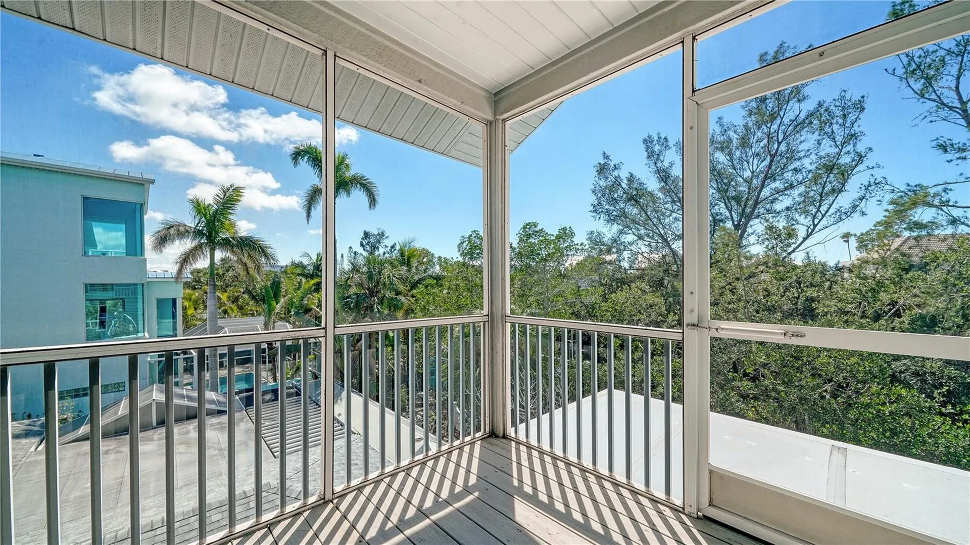 462 Island Circle Sarasota FL 34242