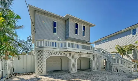 462 Island Circle Sarasota FL 34242