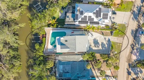 462 Island Circle Sarasota FL 34242