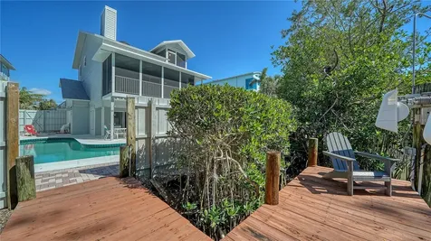 462 Island Circle Sarasota FL 34242