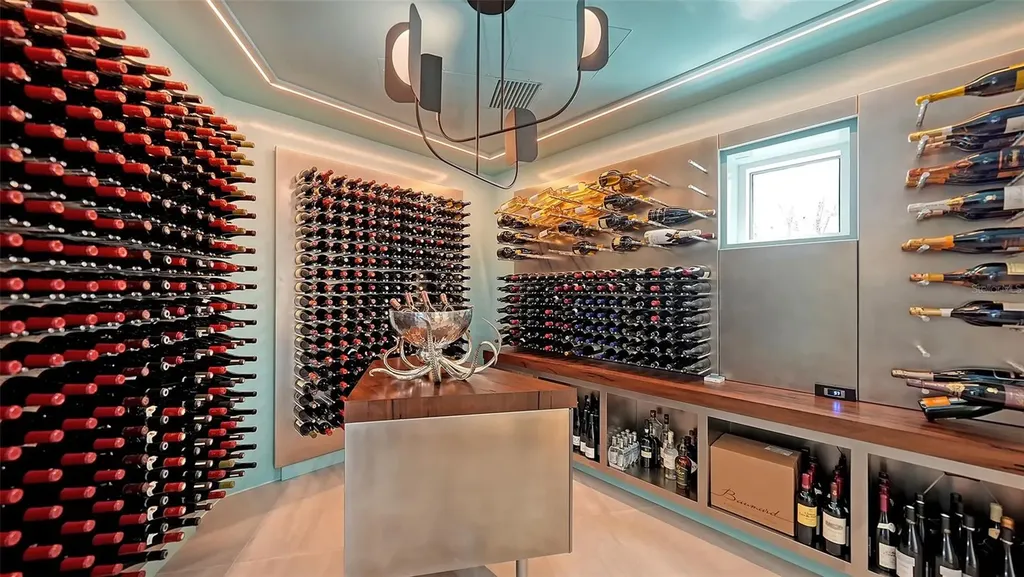 280 Golden Gate Point Sarasota FL 34236