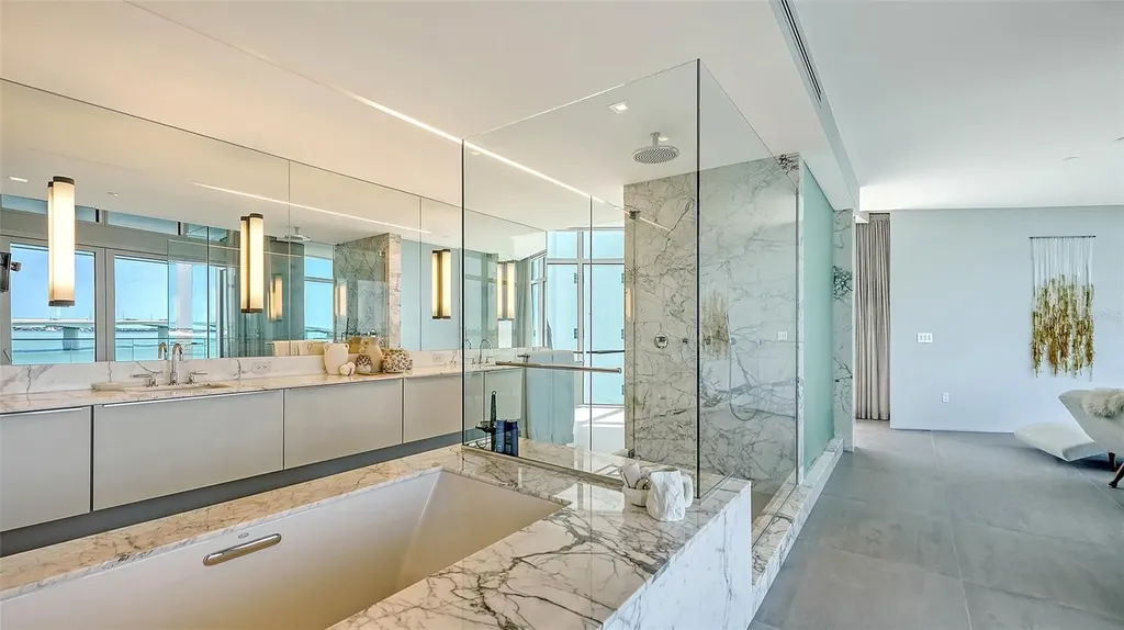 280 Golden Gate Point Sarasota FL 34236