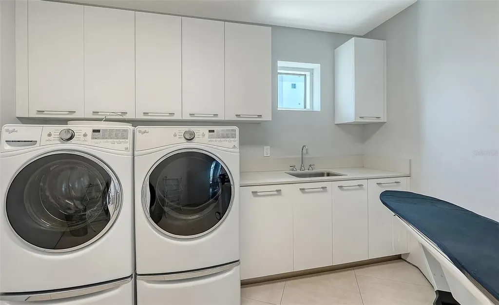 280 Golden Gate Point Sarasota FL 34236