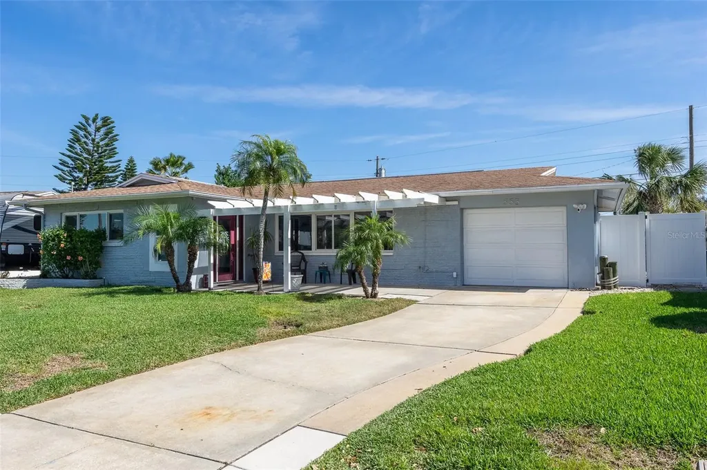 553 E Lake Drive Largo FL 33771