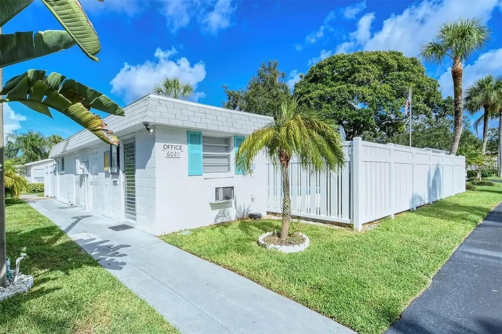 6032 Arlene Way Bradenton FL 34207