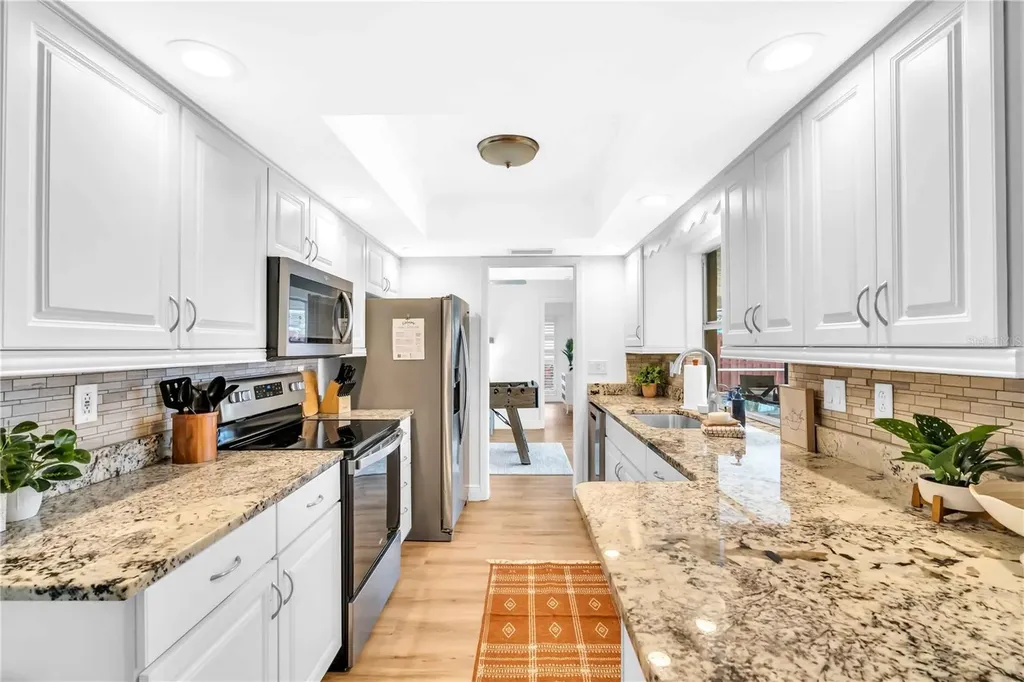 2921 Captiva Drive Sarasota FL 34231
