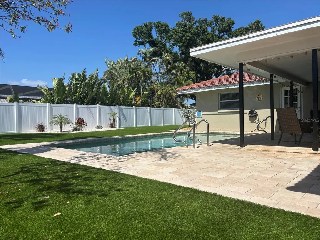 2921 Captiva Drive Sarasota FL 34231