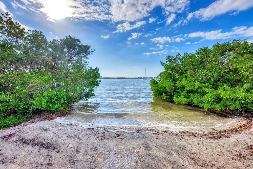 1738 (Lot 11) Wharf Road Sarasota FL 34231