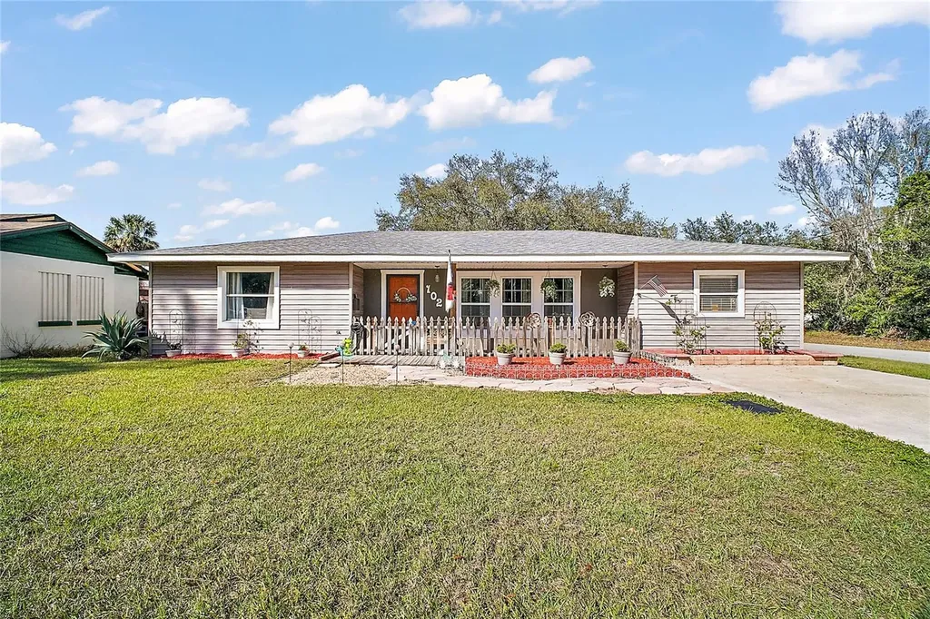 102 Palm Way Tavares FL 32778