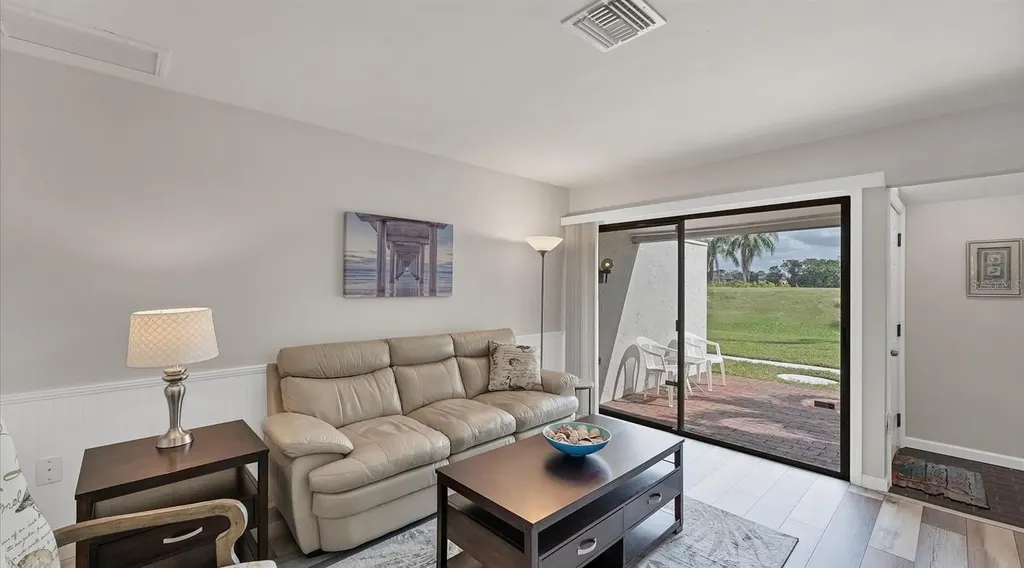 3503 Longmeadow Sarasota FL 34235