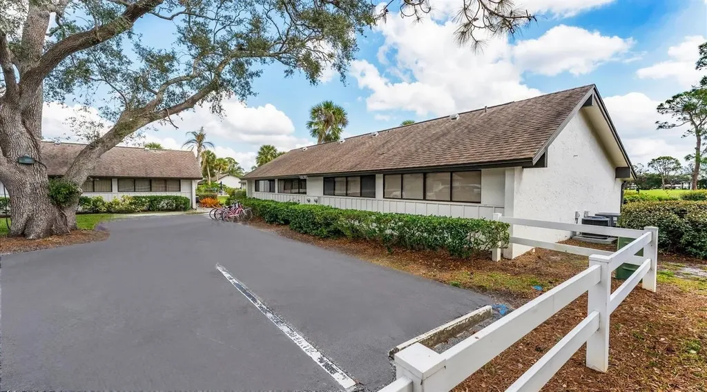 3503 Longmeadow Sarasota FL 34235