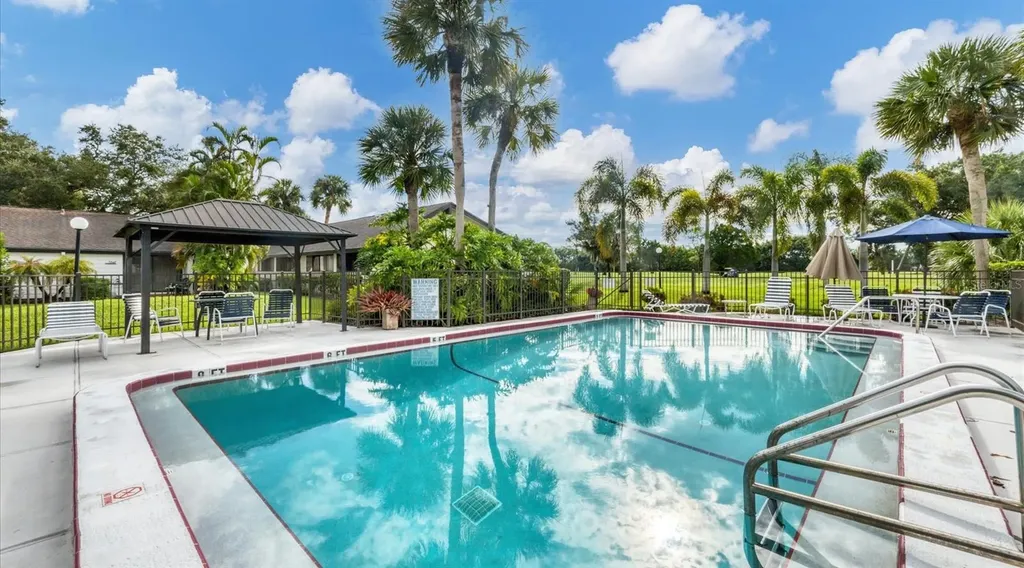 3503 Longmeadow Sarasota FL 34235