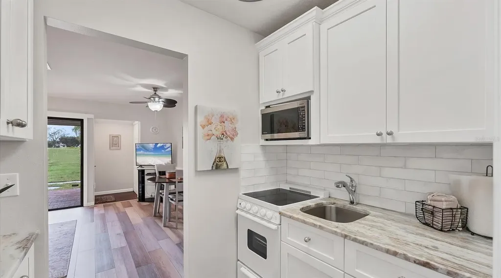 3503 Longmeadow Sarasota FL 34235